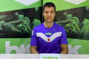 eskiroz continuará profesional baiko